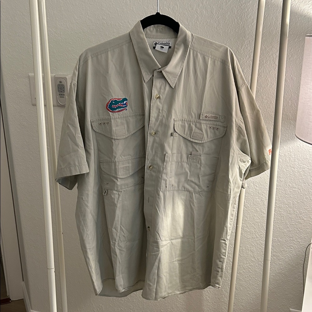 Columbia light khaki Button-Up performance fishing gear shirt